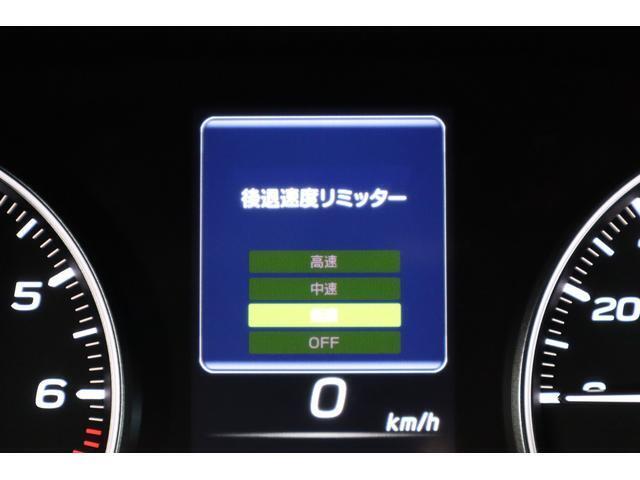 後退時、万が一の踏み間違いに備えて速度リミッター機能搭載！