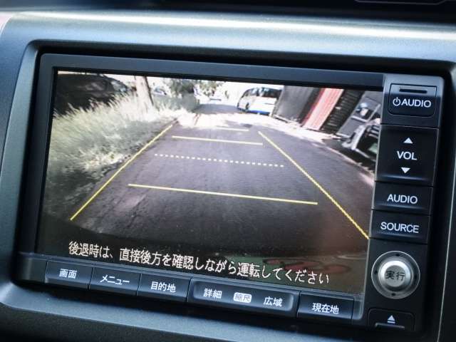 ミニバンには欠かせないバックカメラ付き！！これで駐車も楽ちん♪