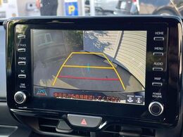 【バックカメラ】駐車時に後方がリアルタイム映像で確認できます。大型商業施設や立体駐車場での駐車時や、夜間のバック時に大活躍！運転スキルに関わらず、今や必須となった装備のひとつです！