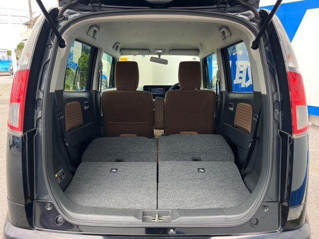 普段のお買い物や通勤、送迎等に十分な荷室スペースを確保しております。セカンドシートを倒すと、大きな荷物の積載も可能です♪