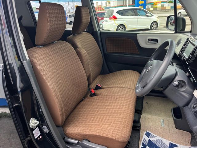 運転席シート廻りは使用感も少なく、良好な状態となっています。丁寧に使われていたことがよくわかりますね。