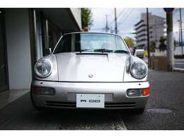弊社では独自の厳しい基準をクリアした車両のみ販売させていただいております。高い技術力を持った職人達により車両が入庫してから販売まで細部まで点検し修復作業に時間をかけ丁寧に車両を仕上げております。