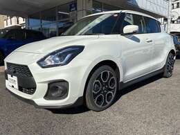 メーカー、一般保証は初年度登録より3年、又は走行6万キロ以内。特定保証は、初年度登録より5年、又は走行10万キロ以内です。一般保証と特定保証の対象部品など、詳細はお気軽にご質問下さい。