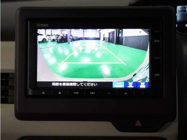 【バックカメラ】駐車が苦手な方でも安心してお乗りいただけます。リバース連動で画面が切り替わるのでとっても便利です。