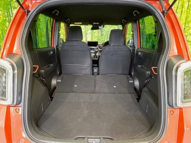 普段のお買い物や通勤、送迎等に十分な荷室スペースを確保しております。セカンドシートを倒すと、大きな荷物の積載も可能です♪