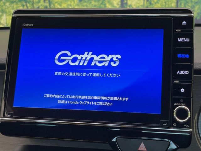 【純正8インチナビ】人気の純正ナビを装備しております。ナビの使いやすさはもちろん、オーディオ機能も充実！キャンプや旅行はもちろん、通勤や買い物など普段のドライブも楽しくなるはず♪