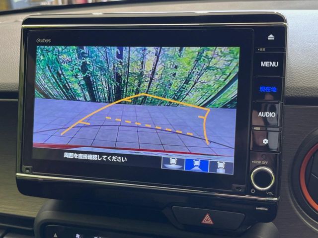 【バックカメラ】駐車時に後方がリアルタイム映像で確認できます。大型商業施設や立体駐車場での駐車時や、夜間のバック時に大活躍！運転スキルに関わらず、今や必須となった装備のひとつです！