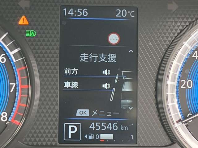 スピードメーター上に運転をサポートする様々な情報を表示してくれます。