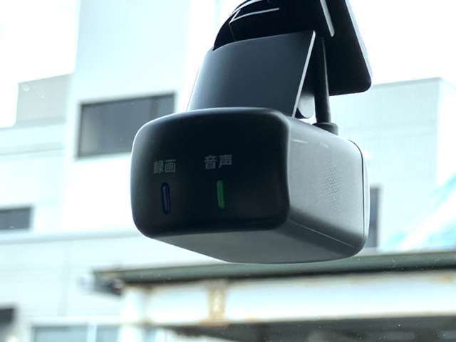 純正ドライブレコーダー（前後タイプ）、もしもの事故時に状況把握に役立ちます。