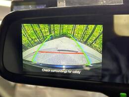 【バックカメラ】駐車時に後方がリアルタイム映像で確認できます。大型商業施設や立体駐車場での駐車時や、夜間のバック時に大活躍！運転スキルに関わらず、今や必須となった装備のひとつです！