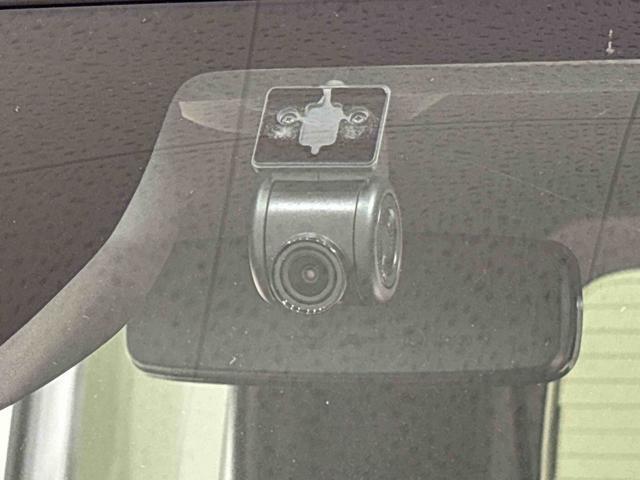 事故直前・直後のデータを記録しておくことで、客観的な検証を行うことができるドライブレコーダーが付いてます。