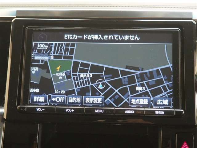純正ナビを装備。タッチパネル式で使いやすく、お出かけもラクラクです。