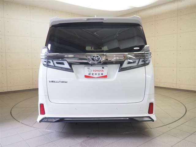 1年間、距離無制限。安心のトヨタロングラン保証がついてきます。全国のトヨタで保証整備が受けられます。また、有料で1年もしくは2年の延長保証もできます。