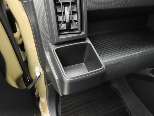 エアコン吹き出し口下部に設置されていますので使いやすさバッチリ！運転席から手の届くちょうどの位置です！
