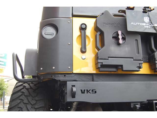 リアバンパーはVKS