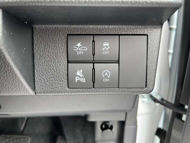 ≪スマートアシスト≫　車両に搭載した「ステレオカメラ」が周囲の状況を認識し、ドライバーの運転をサポートします。