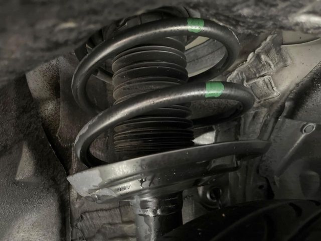 お車を安心してお乗りいただく為には、足回りの定期点検が欠かせません。サービスサポート（有償保証）では無料点検もご提供しており、安心のカーライフをお過ごしいただけるサポート体制が整っています。