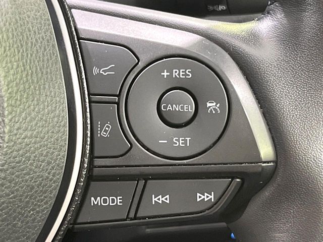 【レーダークルーズコントロール】高速道路での長距離走行が楽に！！自動で速度を保つクルーズコントロールが、衝突軽減システムと連携し、前方の車両を感知して車間を保つように速度調節してくれます！！