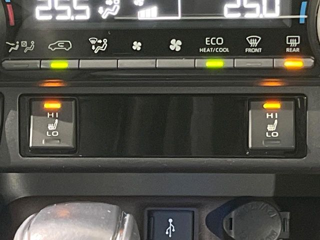 【シートヒーター】寒い日に重宝するシートヒーター！エアコンより早く温まってくれるので寒がりの人も安心ですね♪エアコンの温風は乾燥するから苦手、という方にもをおすすめです。