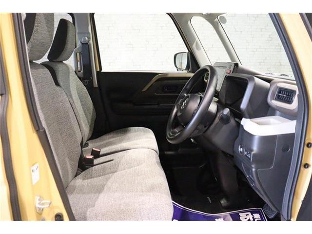 良好な視界とスムーズな乗り降りを実現した運転席。運転席はアイポイントを高くし視界良好です。