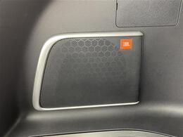 【JBL（プレミアムサウンド）】トヨタでお出かけの際には、ぜひ素敵な音楽体験を！ありふれた一日にも特別な体験を！ドライブの時間を上質な音楽でお楽しみいただけるサウンドシステムが搭載されています♪