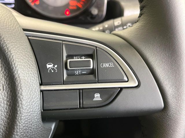 【アダプティブクルーズコントロール】高速道路での長距離走行が楽に！！自動で速度を保つクルーズコントロールが、衝突軽減システムと連携し、前方の車両を感知して車間を保つように速度調節してくれます！！
