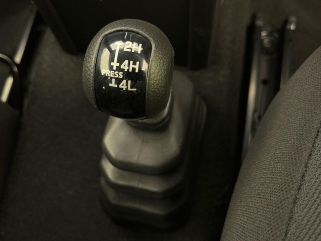 4WDのお車ですので、雪道でも安心です♪降雪地地域にお住まいの方以外にも、ウィンタースポーツが趣味の方や降雪地域へ帰省される機会がある方にもおすすめ！