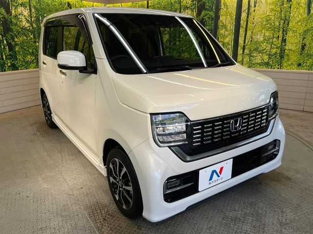 大好評のボディコーティング「弾スプラッシュコート」もご納車までに施工可能。通常のガラスコートと異なる、耐久年数6年の無機質ガラスコーティングが、ボディをキレイな状態に保ってくれます。