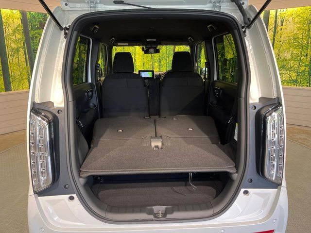 普段のお買い物や通勤、送迎等に十分な荷室スペースを確保しております。セカンドシートを倒すと、大きな荷物の積載も可能です♪
