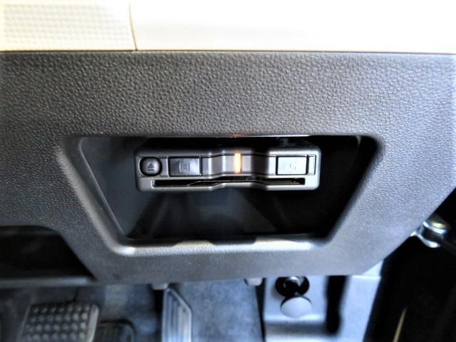 ETCカードを挿入することで高速道路を利用する際の支払いがキャッシュLEDレスになったり、ETCスマートインターチェンジが利用できたりと、とても便利です。