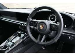 正規ディーラー車、右ハンドル、ワンオーナー、シャッター付ガレージ保管、禁煙、黒革、18way電動スポーツシート、PDCC、トラフィックジャムアシスト付、リヤアクスルステアリング他純正オプション付属品625万円