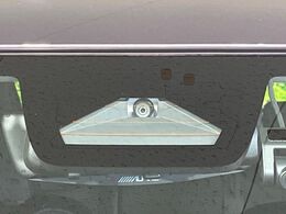 【スズキ　セーフティサポート】走行中に前方の車両等を認識し、衝突しそうな時は警報とブレーキで衝突回避と被害軽減をアシスト。より安全にドライブをお楽しみいただけます。