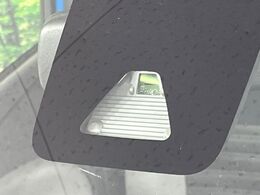 【スマートアシスト】走行中に前方の車両等を認識し、衝突しそうな時は警報とブレーキで衝突回避と被害軽減をアシスト。より安全にドライブをお楽しみいただけます。