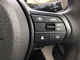 【アダプティブ・クルーズ・コントロール】予め設定した車速内でクルマが自動的に加減速。 前走車との適切な車間距離を維持しながら追従走行し、高速道路でのドライバーの疲労を軽減してくれる嬉しい機能付♪