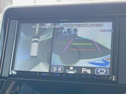 【マルチテレインモニター】車のフロントやサイドのカメラ画像を同時にモニター表示することで、悪路や狭い道を走行時でも周囲の状況確認ができ安心！本格SUVにうれしい装備です♪