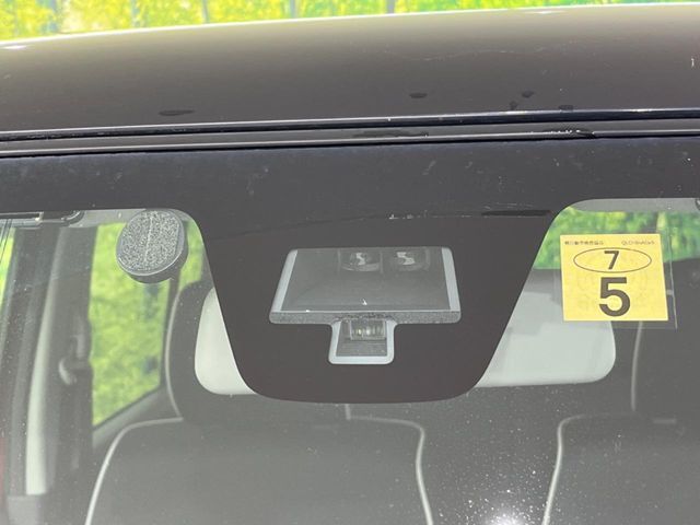 【スズキ　セーフティサポート】走行中に前方の車両等を認識し、衝突しそうな時は警報とブレーキで衝突回避と被害軽減をアシスト。より安全にドライブをお楽しみいただけます。