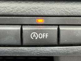 【アイドリングストップ】ブレーキを踏んでいるとエンジンが停止状態になり、停車時間に燃料を消費しないので、「燃費の節約」と「環境」に配慮した機能です。