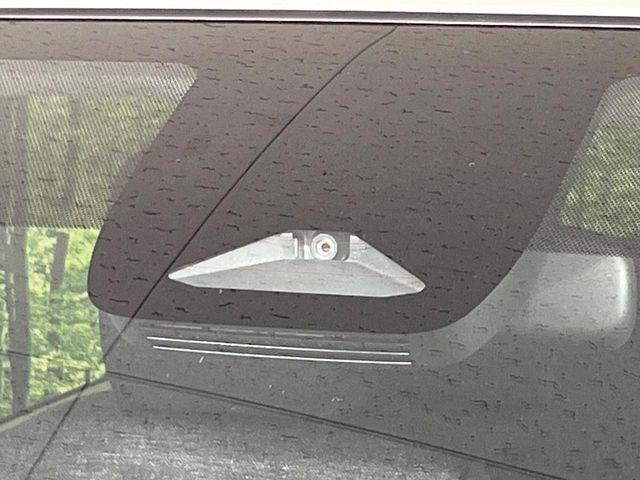 【トヨタセーフティセンス】走行中に前方の車両等を認識し、衝突しそうな時は警報とブレーキで衝突回避と被害軽減をアシスト。より安全にドライブをお楽しみいただけます。