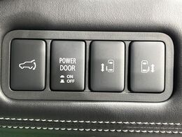 【両側パワースライドドア】スマートキーや運転席のスイッチで後席両側スライドドアの開閉が可能♪電動だから力を入れてドアを開ける必要が無く、小さなお子様でも簡単に開け閉めでき快適です♪