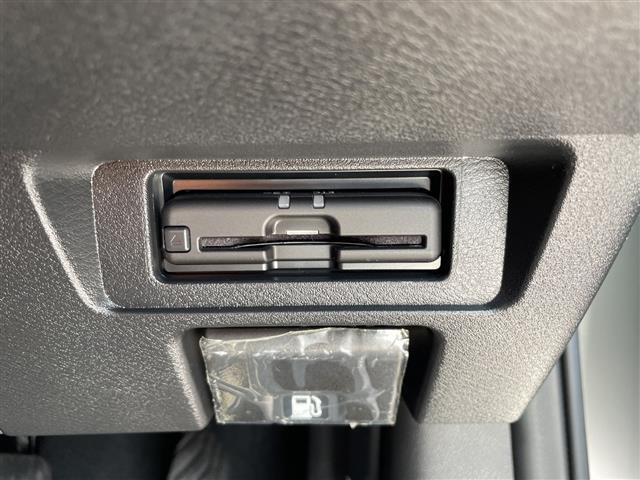 【ETC】有料道路を利用する際に料金所で停止することなく通過できる、ETC車載器（ノンストップ自動料金収受システム機器）が装備されています。セットアップを行うことで利用可能になります。
