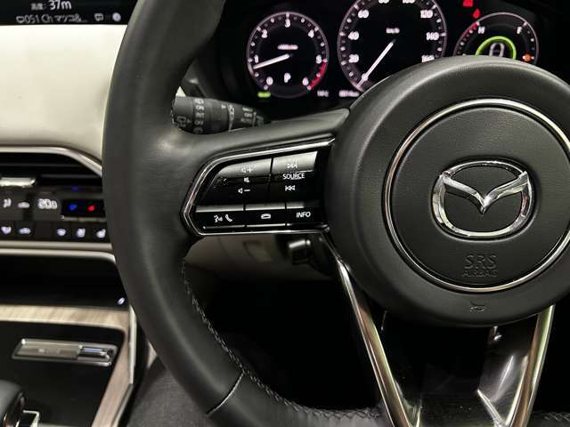 各種装備ございますので是非一度ご来店いただいて現車のご確認お願いいたします。