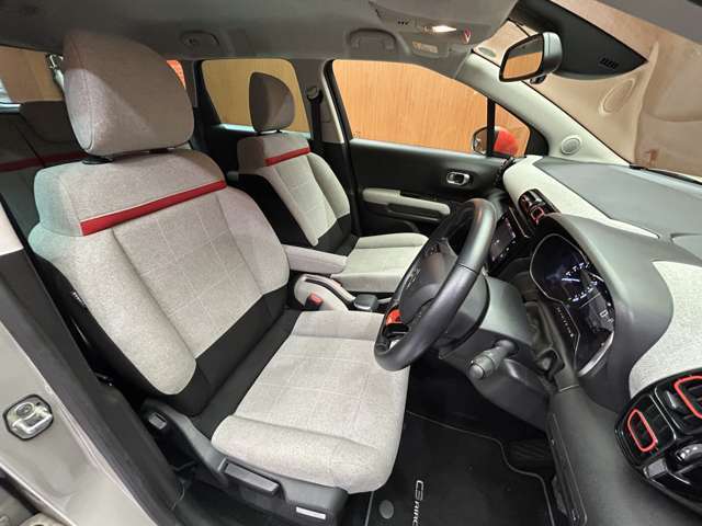 安心してカーライフを始めていただくことが出来るよう、納車前にディーラー整備工場もしくは熟練メカニックが在籍する輸入車専門の整備工場にて点検を行い、必要な整備を実施いたします。