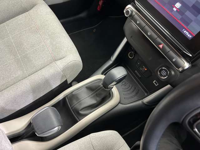 輸入車ディーラー採用のドライブレコーダーも選べます。万が一の事故の際のお守りとしていかがでしょうか？その他様々なオプションをご用意しております。