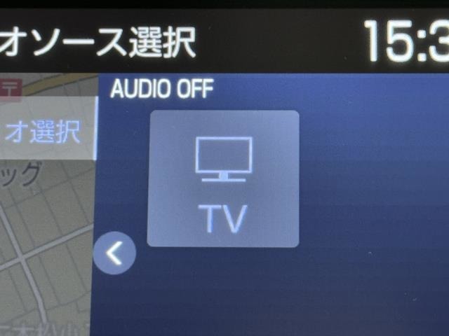 TVが見れるチューナーを装備しています。　新しい車でも付いていないことで、TVが見れない事も多々あるので要チェックです。