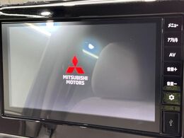 【ディスプレイオーディオ】お持ちのスマホやMP3プレイヤーとの無線接続で音楽再生が可能！コードで繋ぐわずらわしさも無く、手軽にお気に入りの音楽を楽しめます。