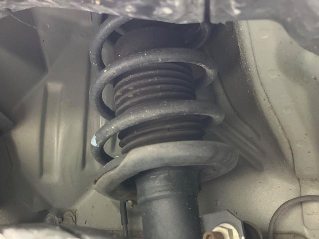 お車を安心してお乗りいただく為には、足回りの定期点検が欠かせません。サービスサポート（有償保証）では無料点検もご提供しており、安心のカーライフをお過ごしいただけるサポート体制が整っています。