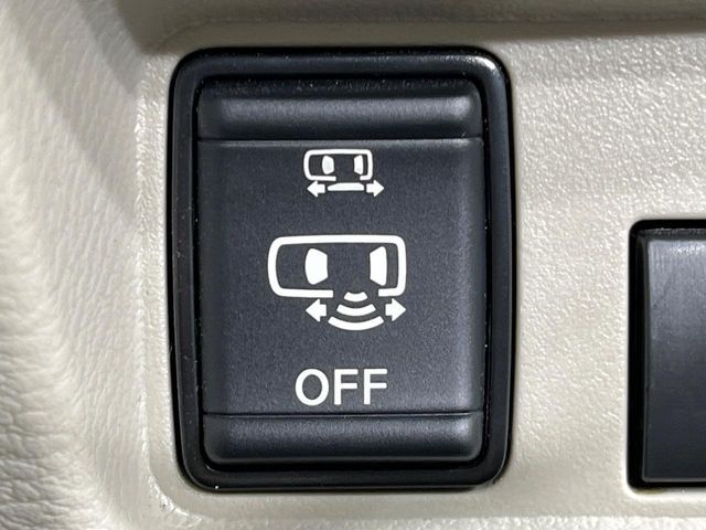 【パワースライドドア】スマートキーや運転席のスイッチでスライドドアの開閉が可能♪電動だから力を入れてドアを開ける必要が無く、小さいお子様でも、重い荷物を持っている時もラクに開け閉めできます♪