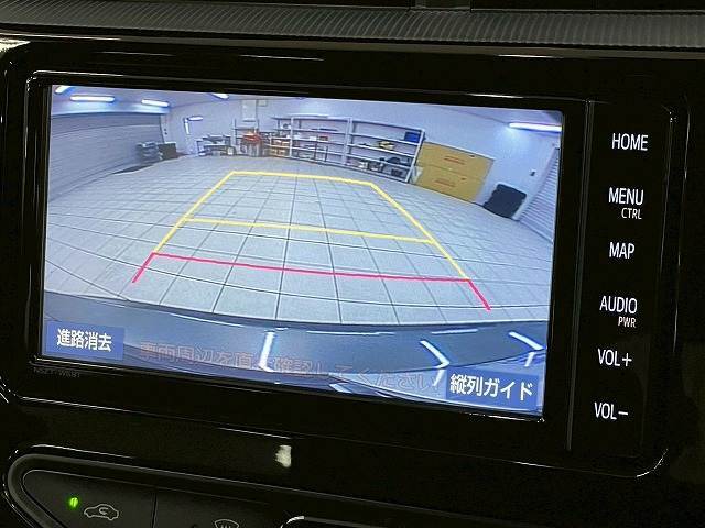 【カラーバックモニター】を装備しております。リアの映像がカラーで映し出されますので日々の駐車も安心安全です。