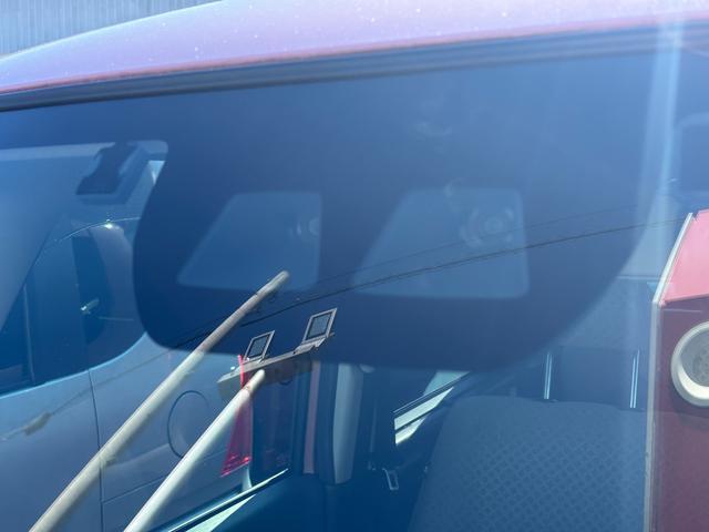 静岡ダイハツでは、メーカーの技術認定を受けたプロの整備士が整備を実施いたします。目に見えない部分までしっかりと点検するので安心です。