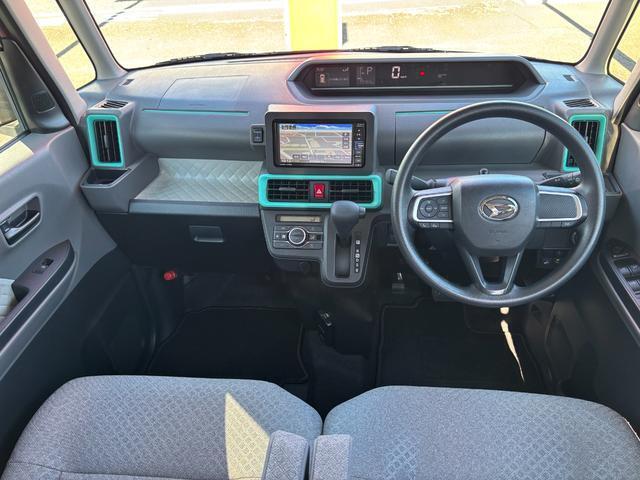 静岡ダイハツでは、約300台の豊富な在庫から、お客様にピッタリの中古車をお選びいただけます。